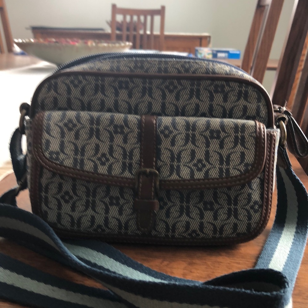 Fossil purse.